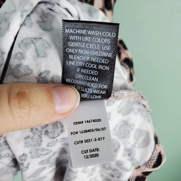 Torrid Super Soft Knit Leopard Swing Cami V-Neck Top Size 3 - Picture 6 of 6